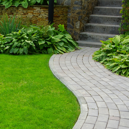 Wir beraten Sie gerne bezüglich Ihrer Bauvorhaben im Bereich Garten- und Landschaftsbau und bieten Ihnen eine professionelle Umsetzung Ihrer Pläne an.<br />
Kontaktieren Sie uns!